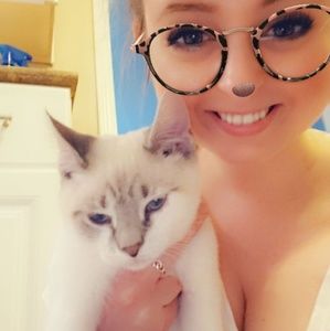 Meet your Posher, Emily